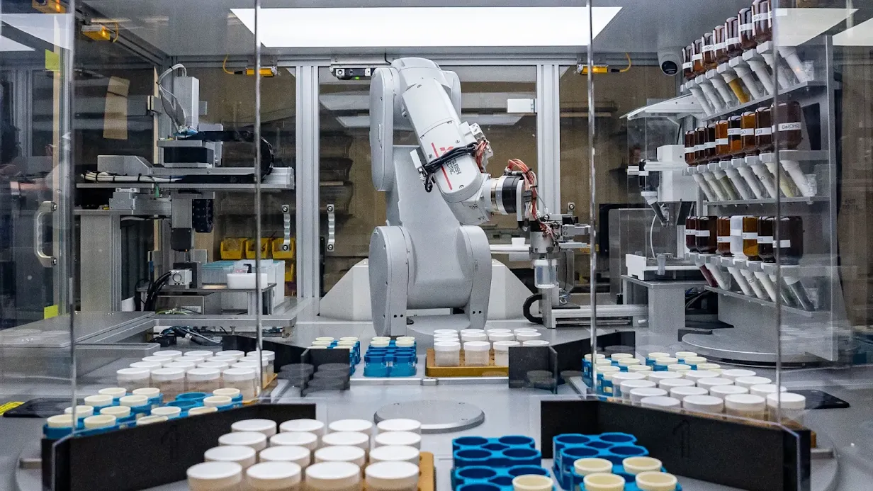 Berkeley A-lab: Robots operate instruments and artificial intelligence makes decisions to find useful new materials at the A-Lab.